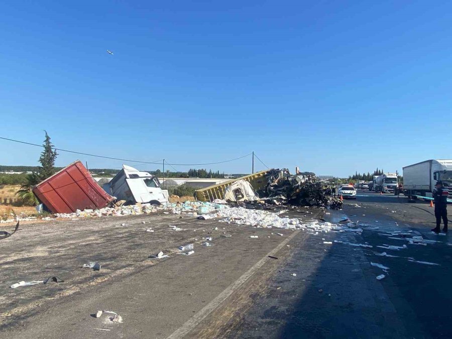 Antalya’da İki Tır Çarpıştı: 1 Ölü, 1 Yaralı