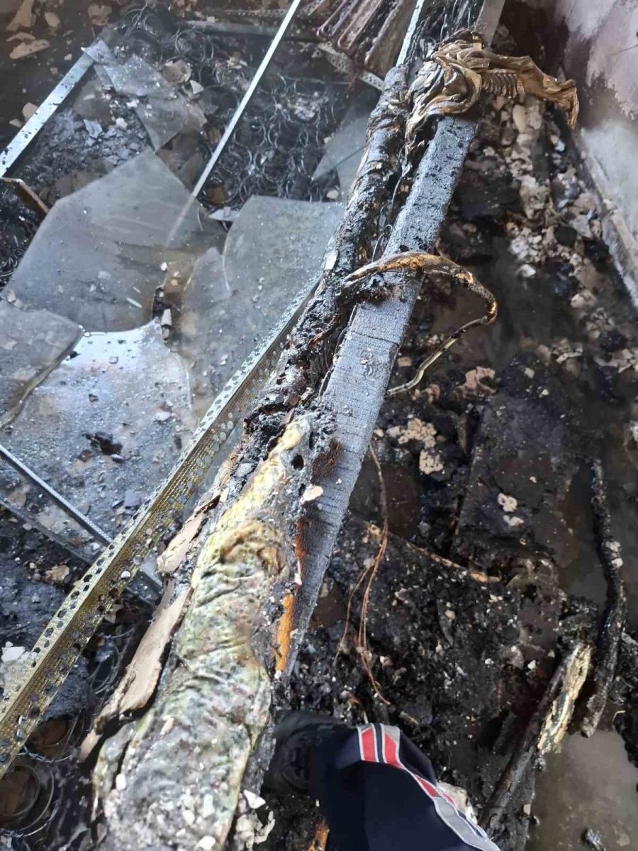 Alanya’da 4 Katlı Binada Yangın