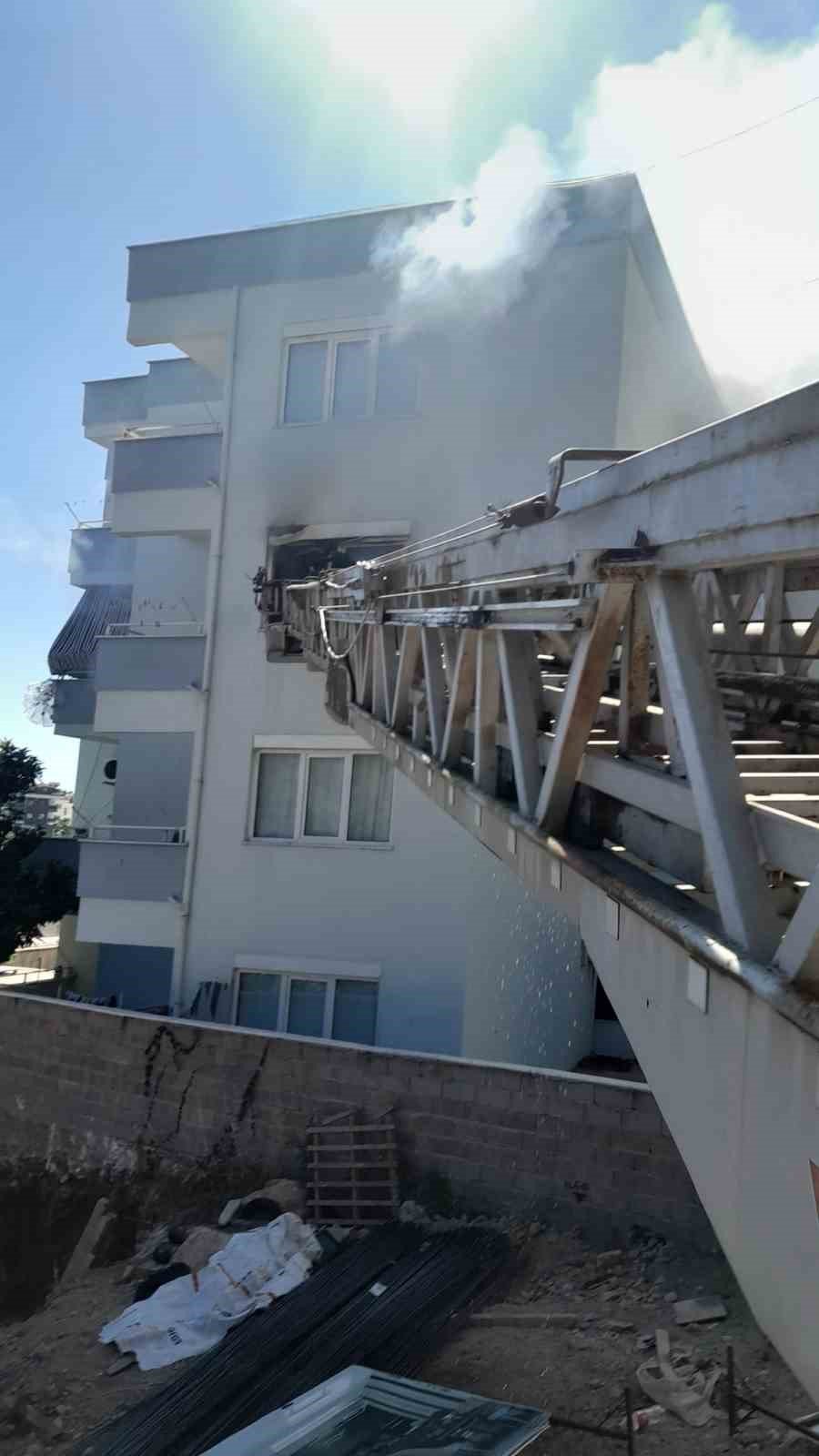 Alanya’da 4 Katlı Binada Yangın