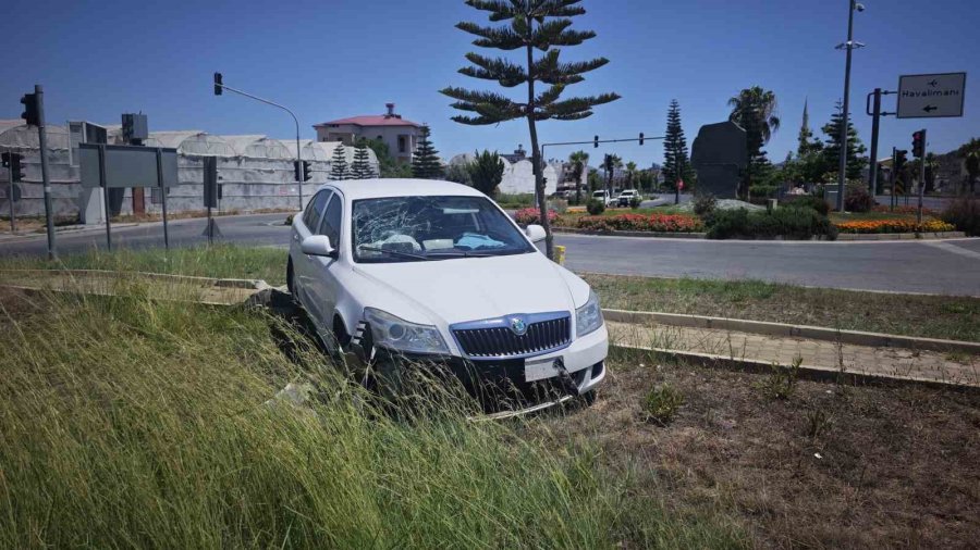 Refüje Çıkan Otomobildeki 3 Kişi Yaralandı