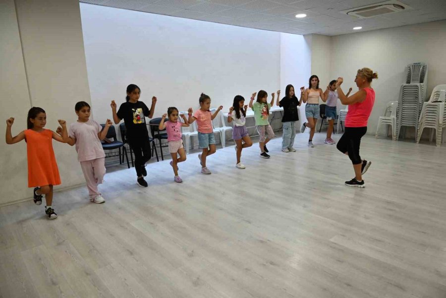 Kemer’de Ücretsiz Yaz Kursları Başladı