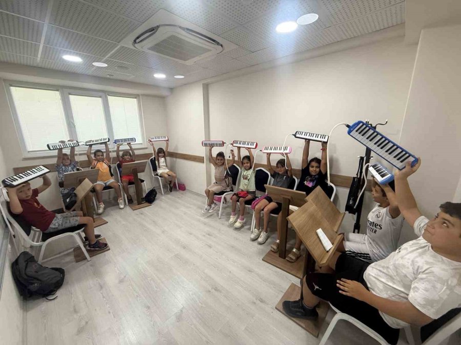 Kemer’de Ücretsiz Yaz Kursları Başladı