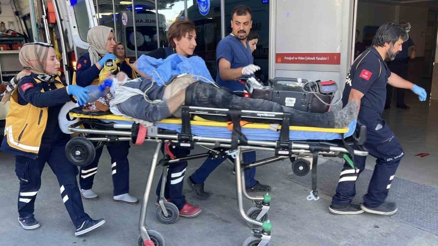 Motosikletiyle Kaldırımdaki Ahşap Plakaya Çarpan Sürücü Kurtarılamadı