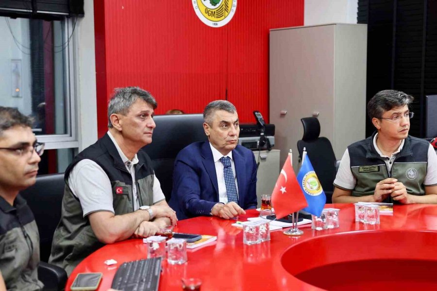 Vali Toros Yangın Yönetim Merkezinde İncelemelerde Bulundu