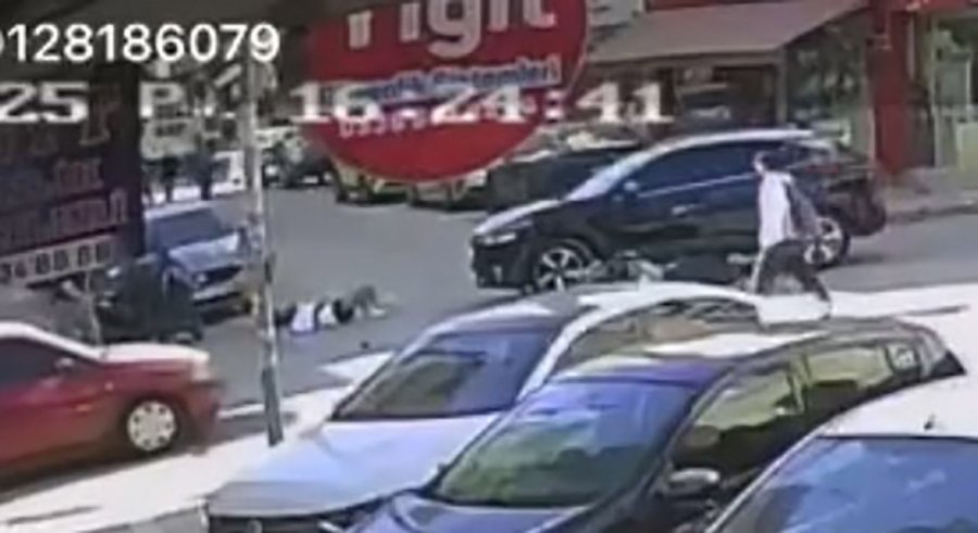 Otomobille Çarpışan Motosikletli Ölümden Döndü