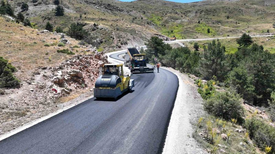 Selçuklu Belediyesi Dış Mahalle Bağlantı Yollarında Konforu Yükseltiyor