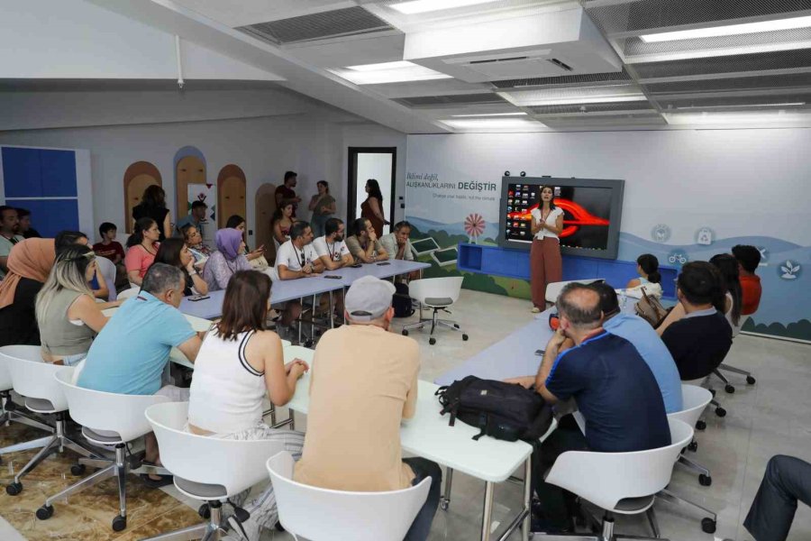 Mercan Bilim Merkezi Öğretmenleri Ağırladı