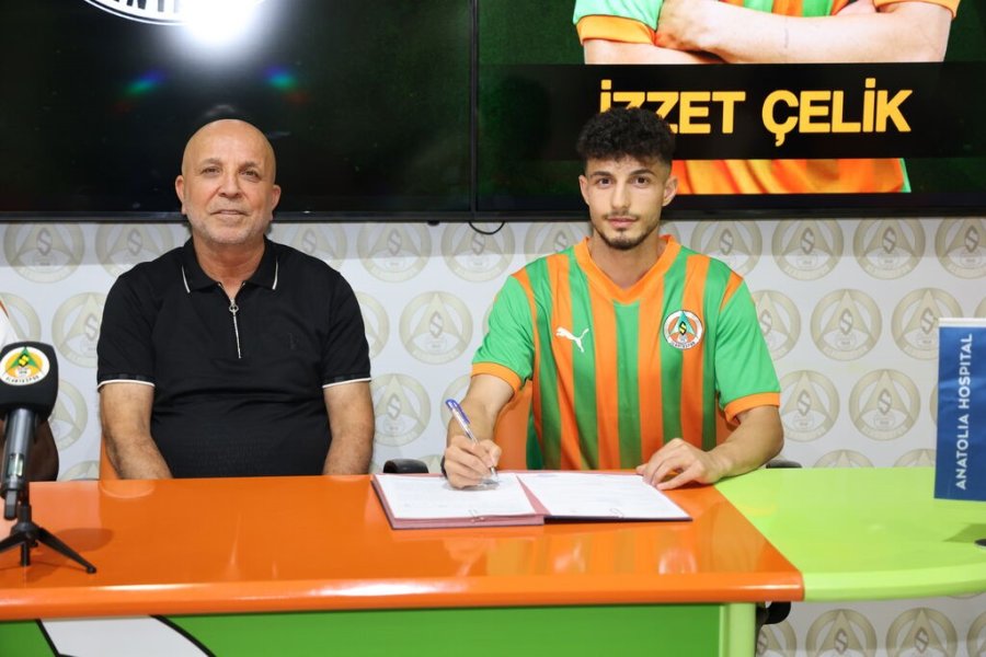 Alanyaspor’da Çift İmza