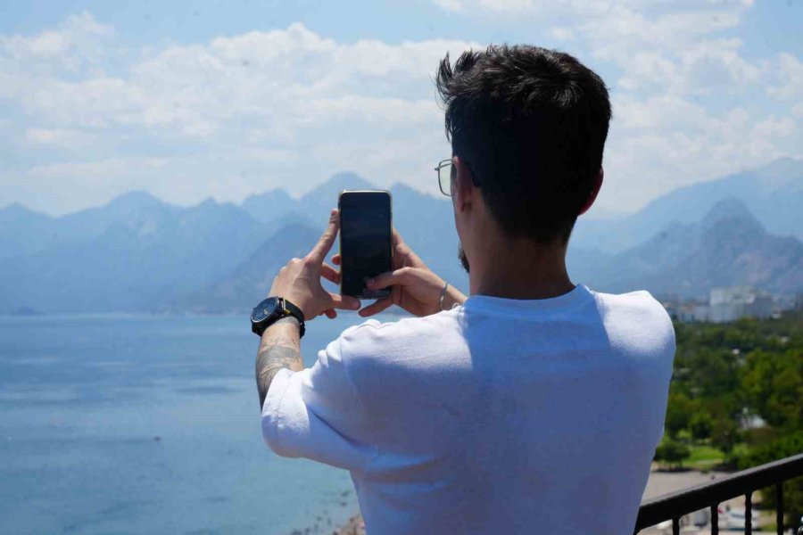 Antalya’da Termometreler 43 Dereceyi Gördü, Sahiller Doldu