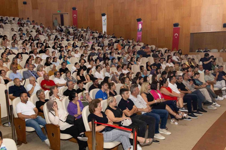 Manavgat Belediyesi Tiyatrosu Perdelerini "bir Hazırlık Manifestosu" İle Açtı