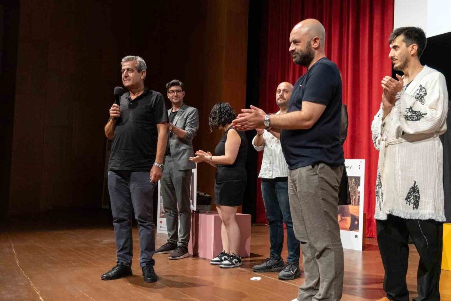 Manavgat Belediyesi Tiyatrosu Perdelerini "bir Hazırlık Manifestosu" İle Açtı