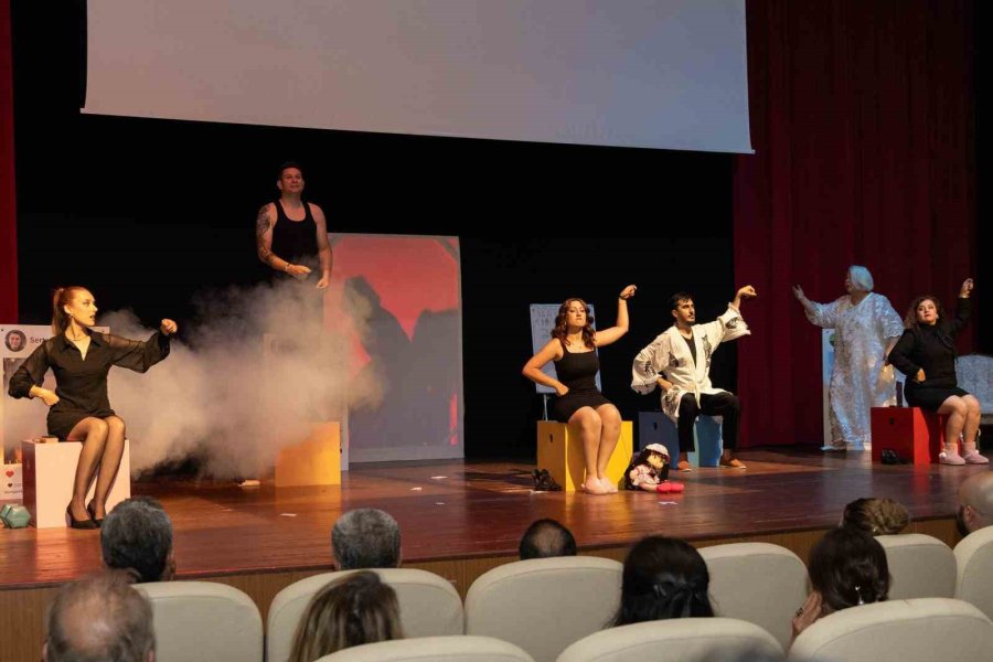 Manavgat Belediyesi Tiyatrosu Perdelerini "bir Hazırlık Manifestosu" İle Açtı