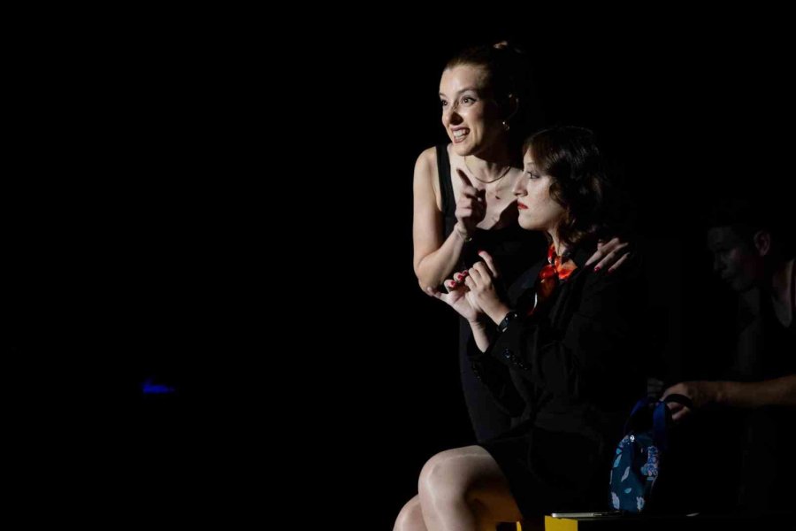 Manavgat Belediyesi Tiyatrosu Perdelerini "bir Hazırlık Manifestosu" İle Açtı