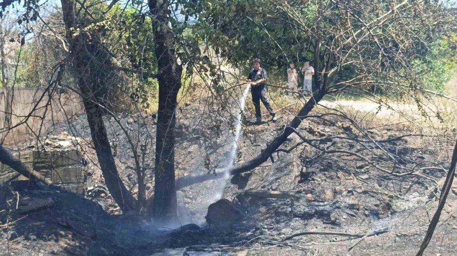 Manavgat’ta Çıkan Çalılık Yangını Korkuttu