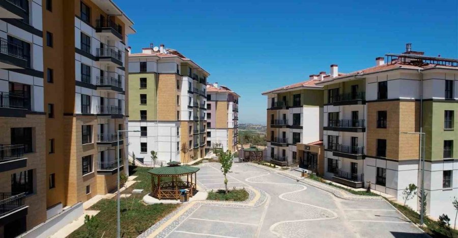 Mersin’de Toki’deki Hak Sahipleri Evlerine Kavuştu