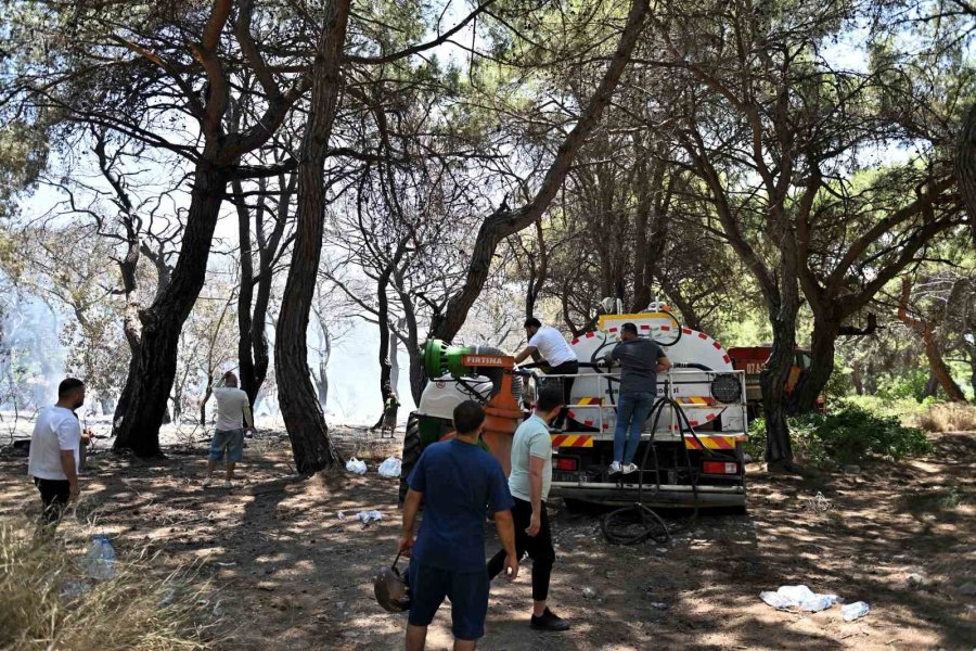 Muratpaşa, 19 Araçla Yangına Müdahale Etti