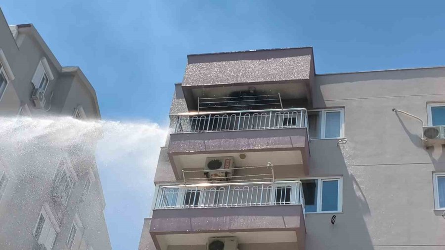 Orman Yangınında Alev Alan 6. Kattaki Evin Balkonuna Toma Müdahalesi