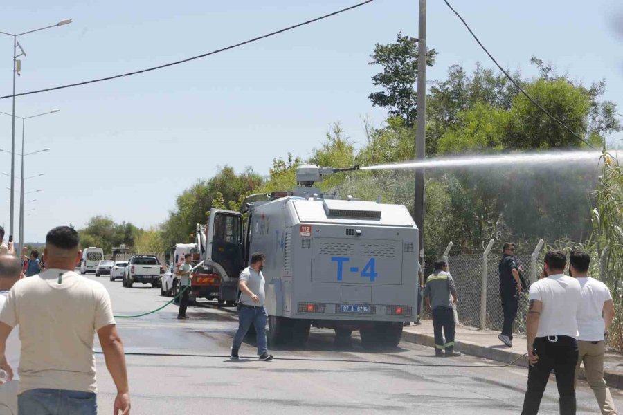 Orman Yangınına Ekiplerin Alevlerle Cansiparane Mücadelesi