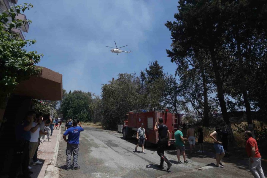 Orman Yangınına Ekiplerin Alevlerle Cansiparane Mücadelesi