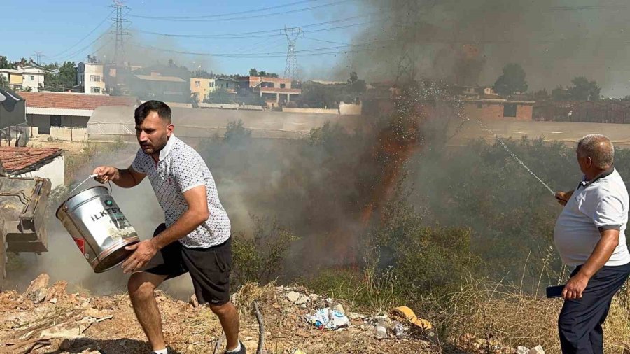 Antalya’da Yerleşim Alanına Yakın Ağaçlık Alanda Yangın
