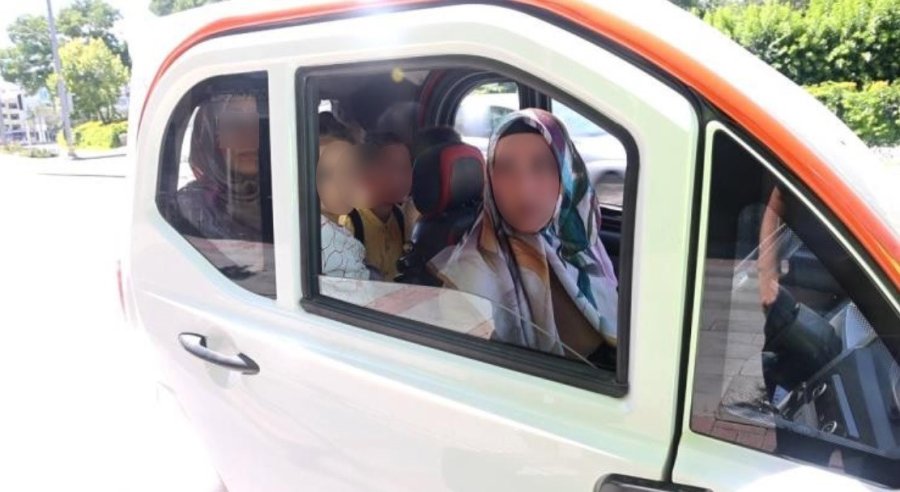 Fazla Yolcu Taşıyan Sürücüden Polise ‘3 Çocuk 1 Kişi Yapar’ Savunması