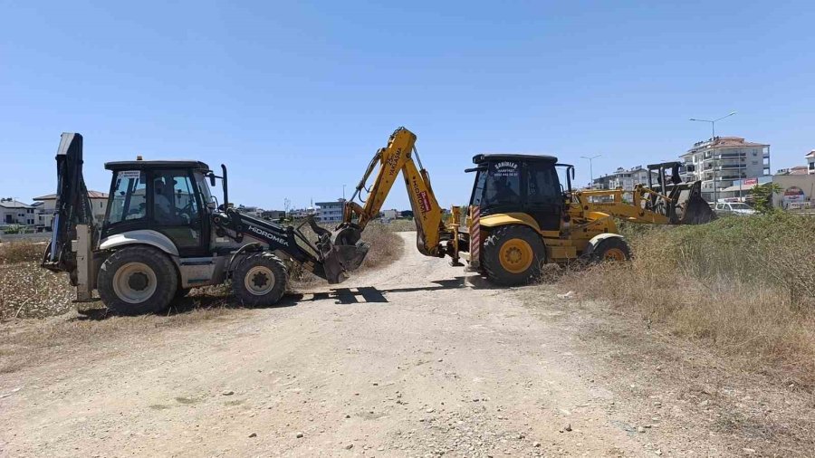 Manavgat’ta Söndürülmeden Atılan Sigara Sazlık Yangınına Neden Oldu