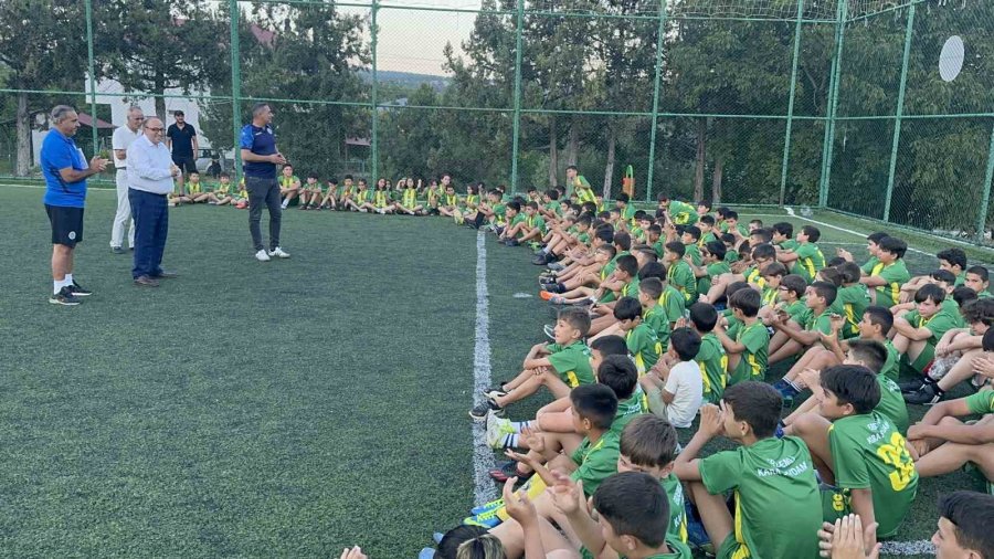 Erdemli Belediyesi Yaz Spor Okullarında Eğitimler Başladı