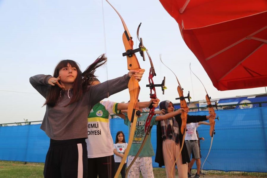 Erdemli Belediyesi Yaz Spor Okullarında Eğitimler Başladı