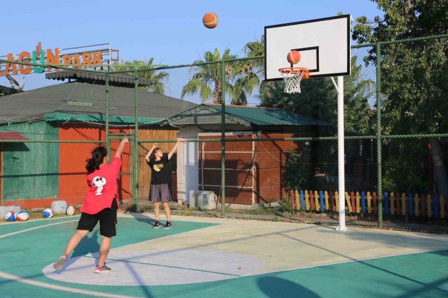 Erdemli Belediyesi Yaz Spor Okullarında Eğitimler Başladı