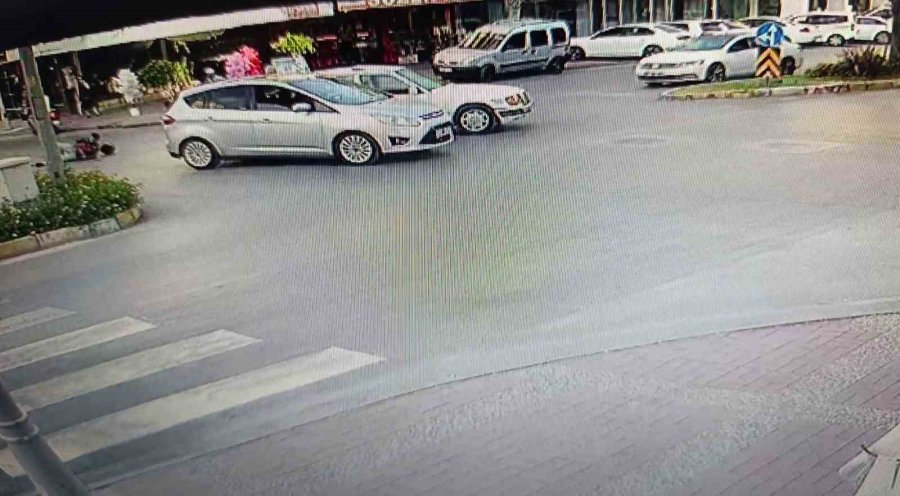 Aynı Kavşakta 1 Saat Arayla 2 Motosiklet Kazası: 1 Yaralı