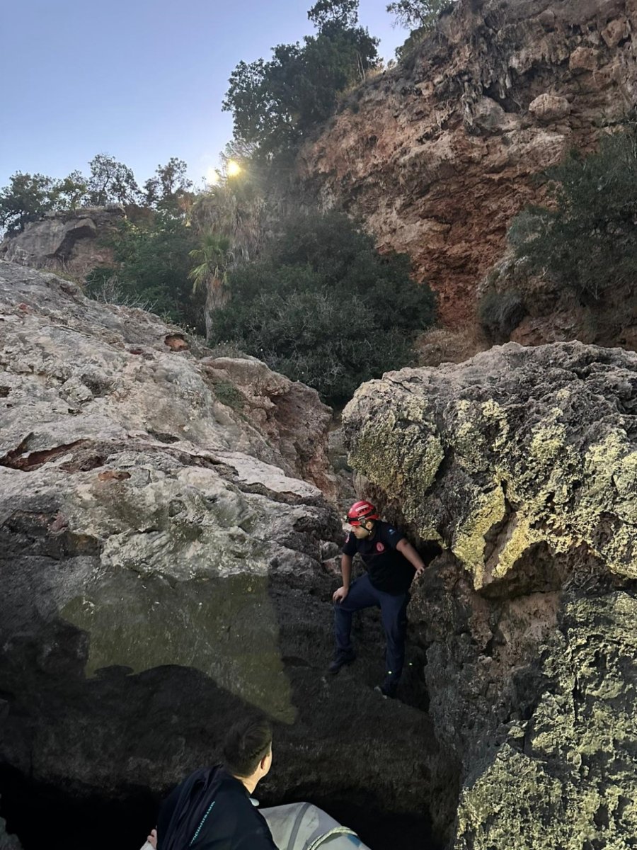 Falezden Düşen 23 Yaşındaki Turist Hayatını Kaybetti