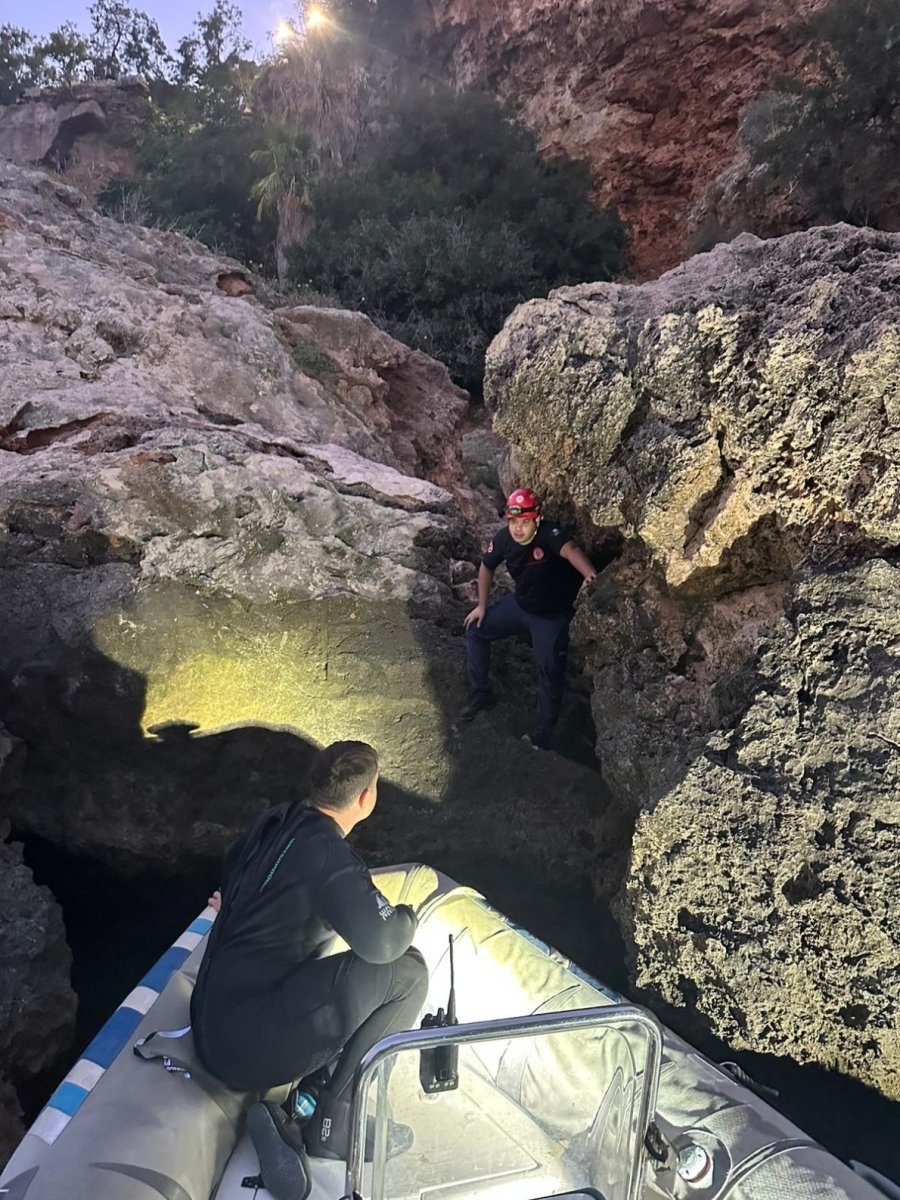 Falezden Düşen 23 Yaşındaki Turist Hayatını Kaybetti