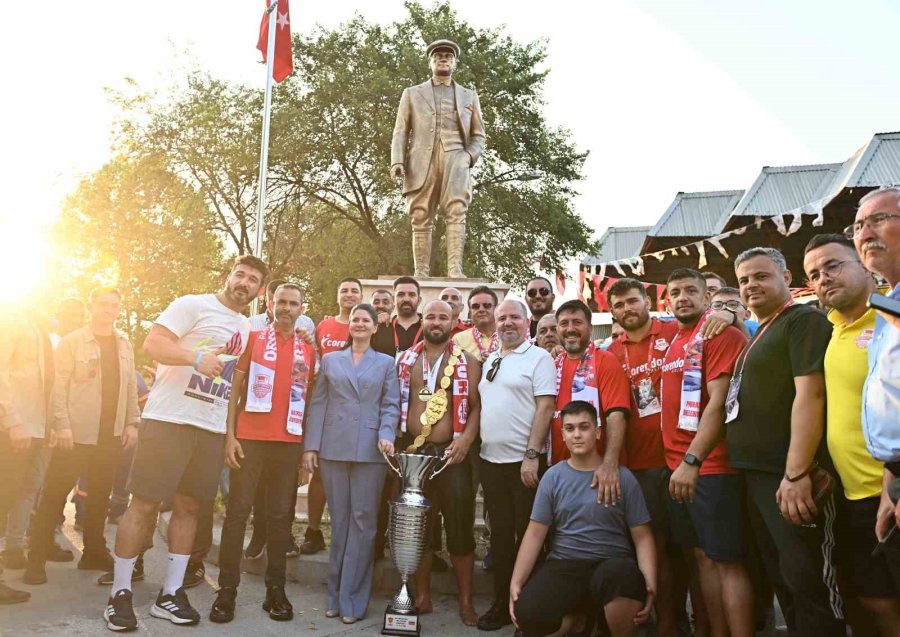 Altın Kemer Üçüncü Kez Antalya’ya Geldi, Kutlama Töreni Şehitler Nedeniyle Ertelendi