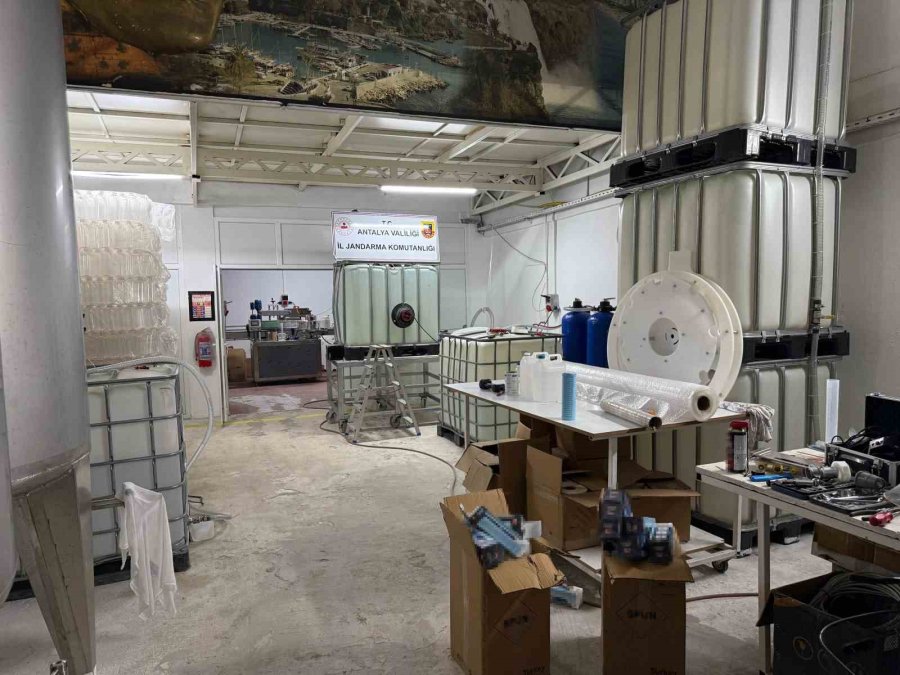 Antalya’da 46 Bin Litre Sahte İçki Ele Geçirildi: 3 Tutuklama