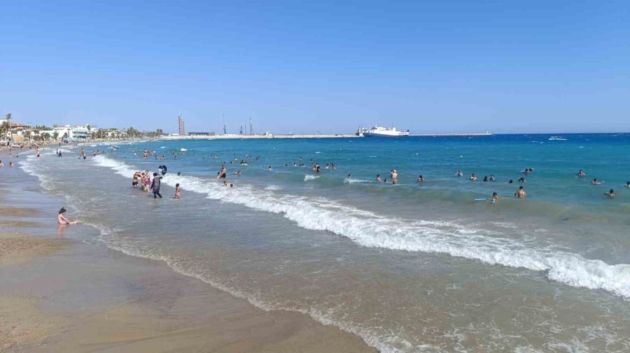 Mersin’de Sıcaklıklar Arttı, Sahillerde Yoğunluk Yaşandı