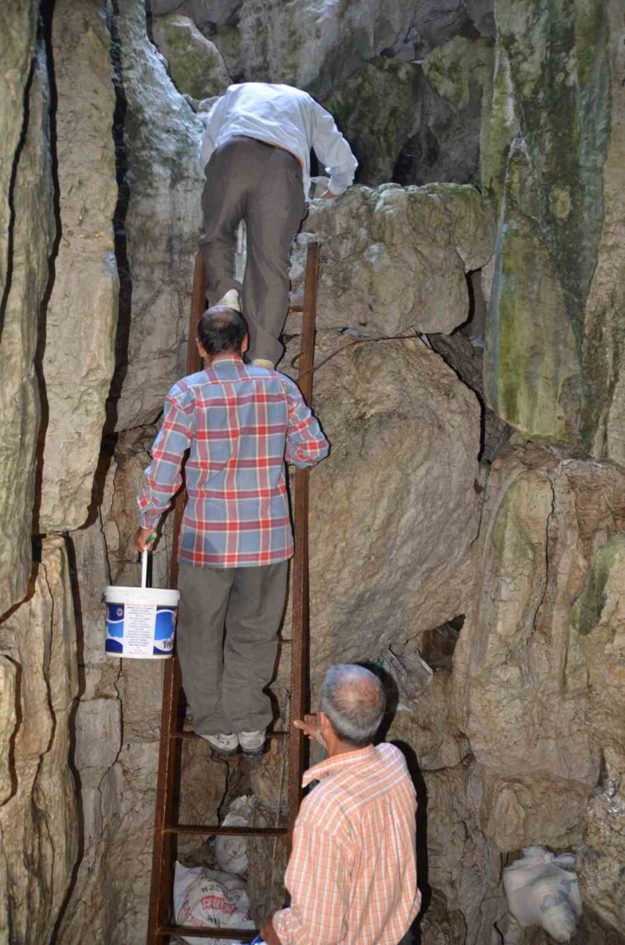 Antalya’nın Toros Dağlarındaki Doğal Buzdolabı