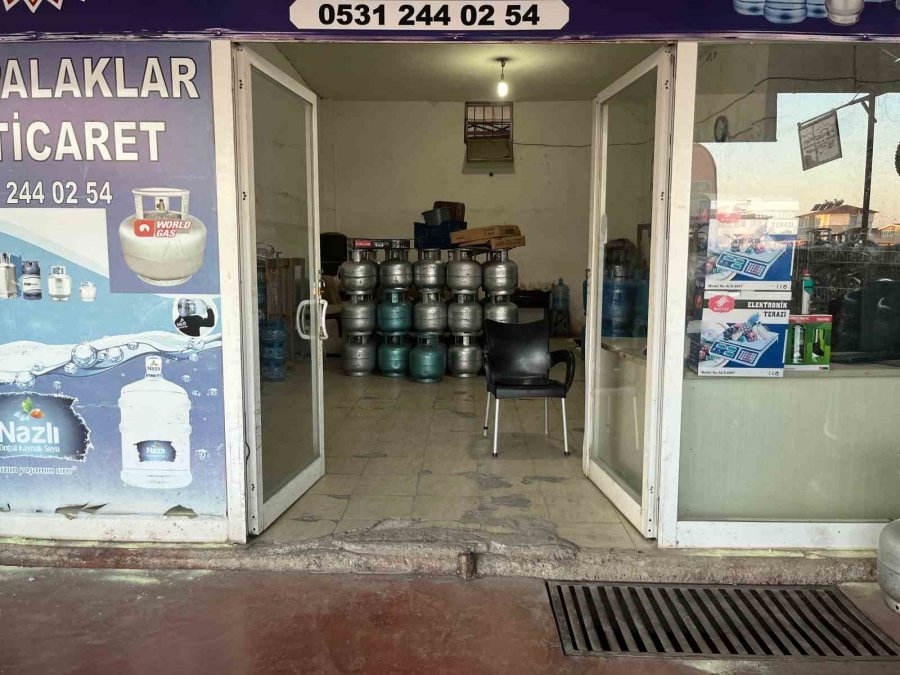 Dükkana Giren Yılan, Esnafı Sokağa Fırlattı