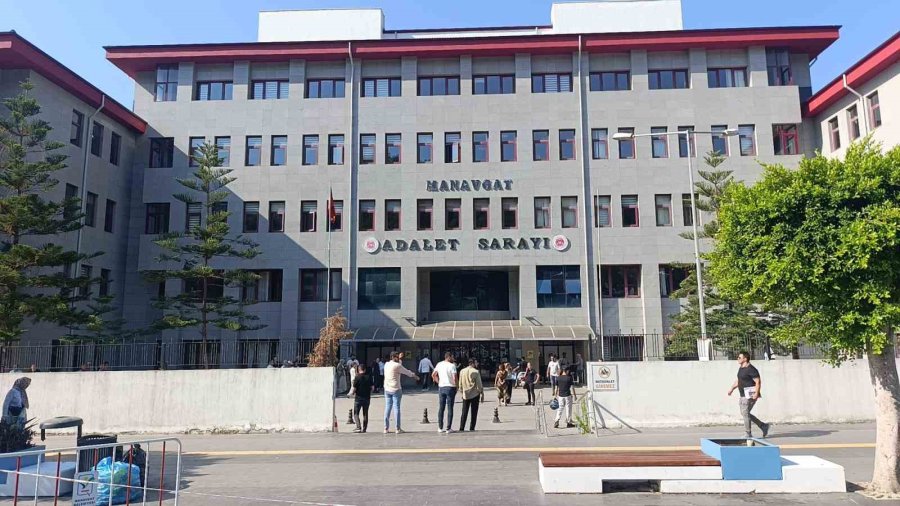 Manavgat Belediyesi’ndeki Rüşvet, İrtikap Ve Zimmet Operasyonunda Şüpheliler Adliyeye Sevk Edildi