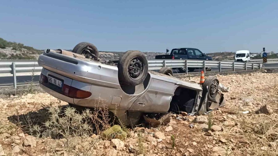 Otomobil Karşı Şeride Geçip Takla Attı: 1 Ölü, 1 Yaralı