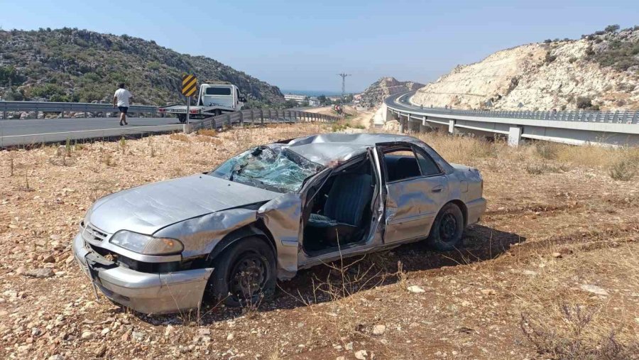 Otomobil Karşı Şeride Geçip Takla Attı: 1 Ölü, 1 Yaralı