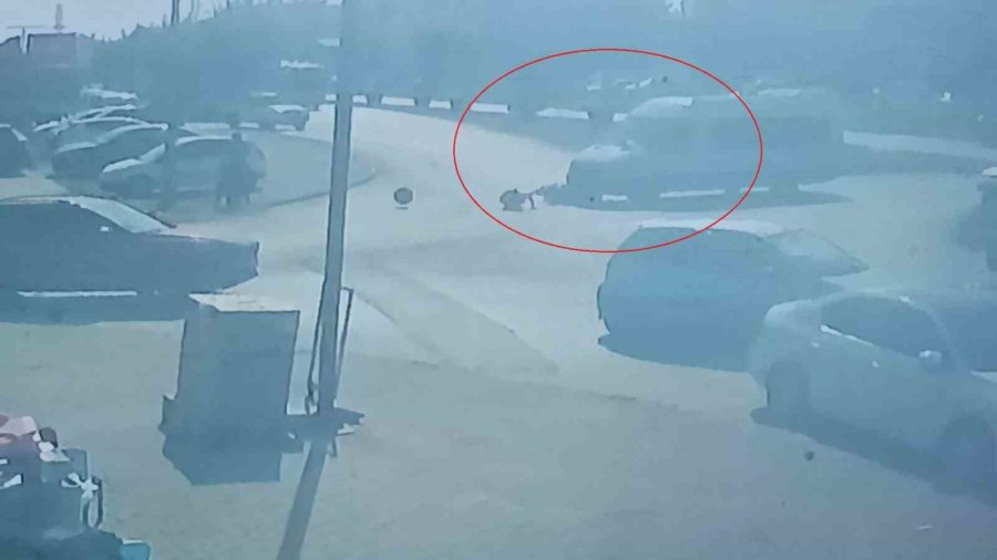 Minibüsün Altında Kalmaktan Kıl Payı Kurtuldu