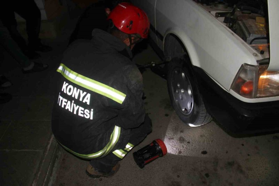 Konya’da Otomobilin Jantına Girerek Sıkışan Yılanı İtfaiye Çıkardı