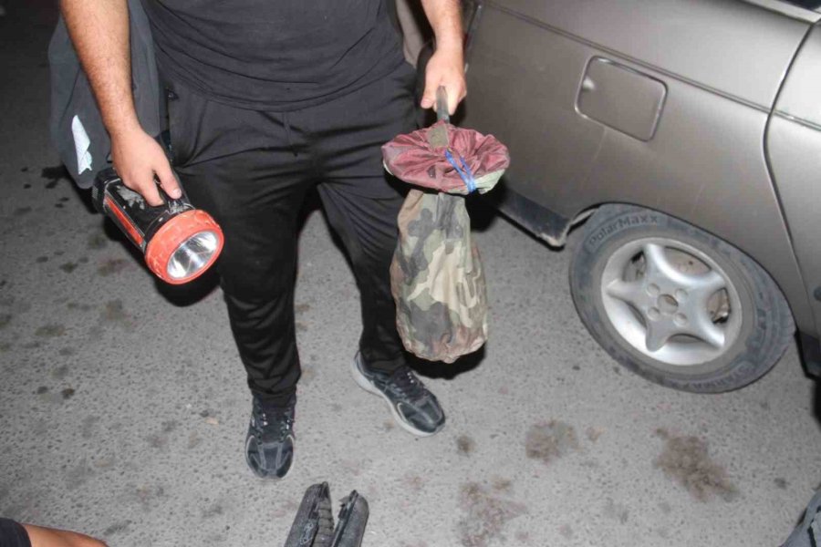 Konya’da Otomobilin Jantına Girerek Sıkışan Yılanı İtfaiye Çıkardı