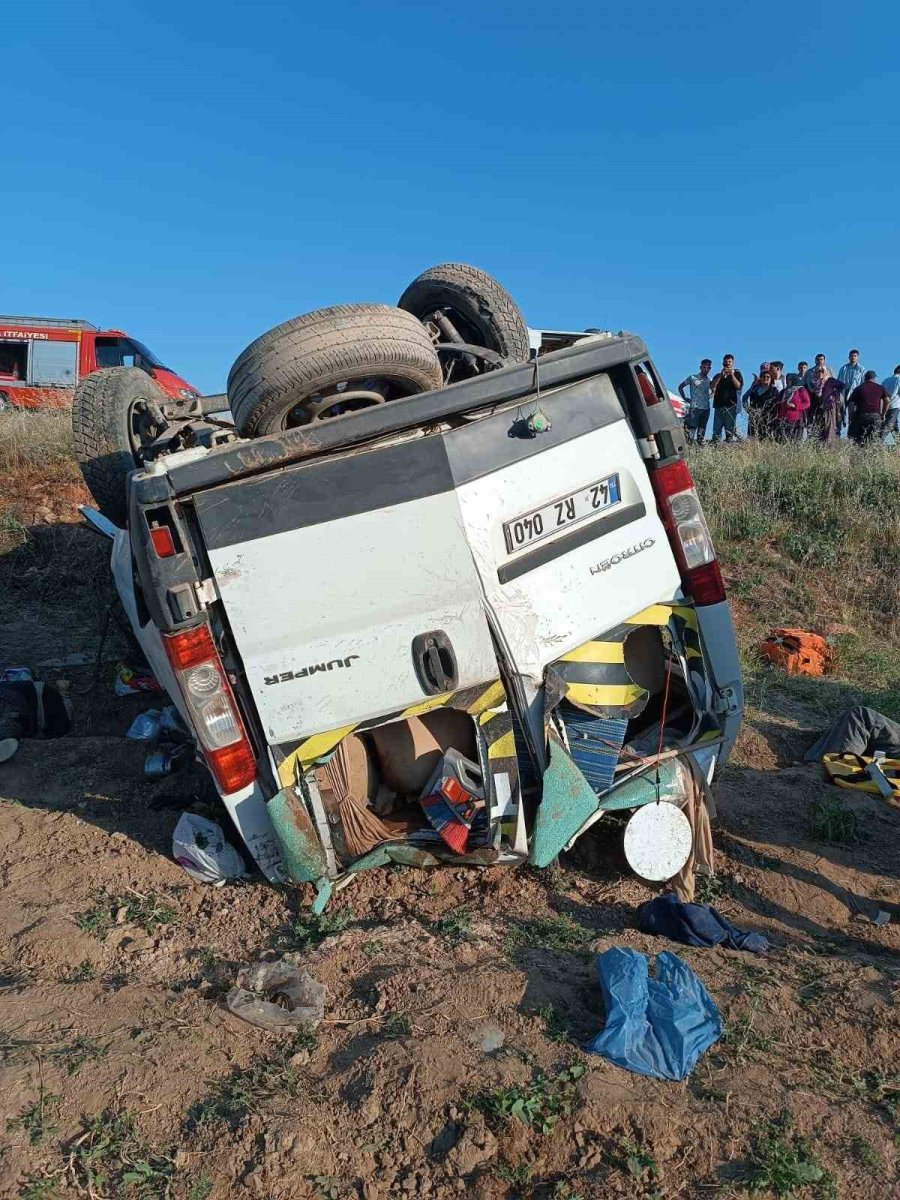 Konya’da Tarım İşçilerini Taşıyan Minibüs Devrildi: 15 Yaralı