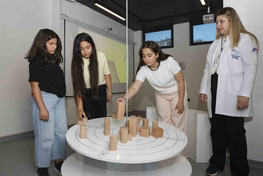 Mersin’de ’aratos Matematik Evi’ne Yoğun İlgi