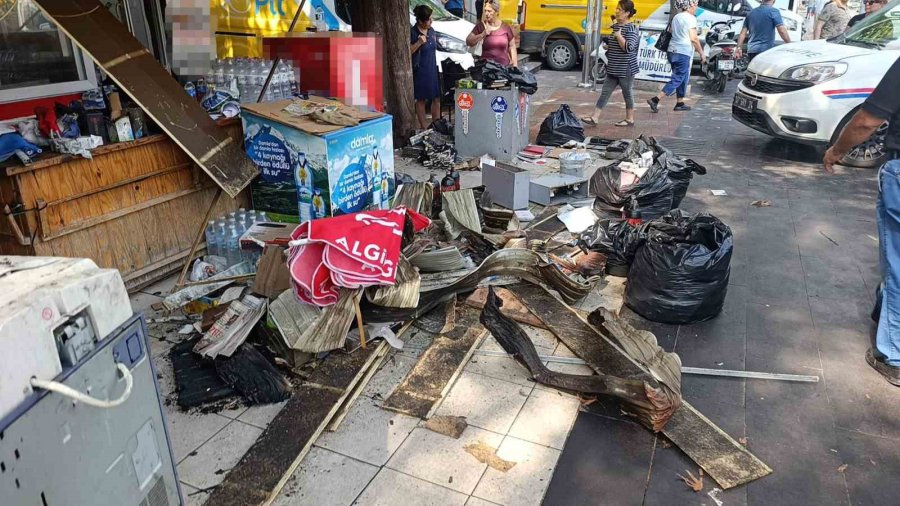 Antalya’da Yanan Büfe Küle Döndü