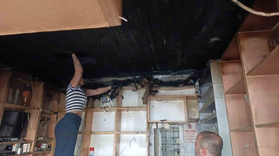 Antalya’da Yanan Büfe Küle Döndü