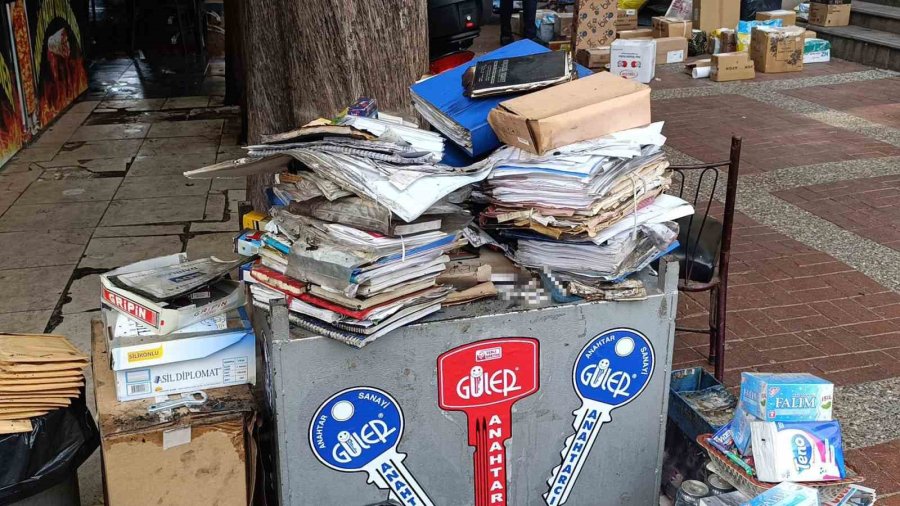 Antalya’da Yanan Büfe Küle Döndü