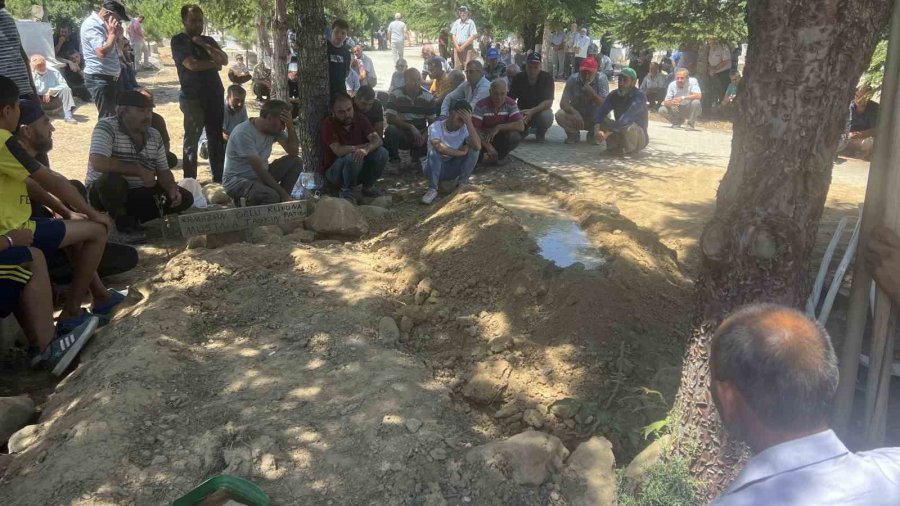 Okulda Arkadaşı Tarafından Boğazının Sıkılması Sonucu Hastanelik Olan 10 Yaşındaki Çocuk Hayat Mücadelesini Kaybetti