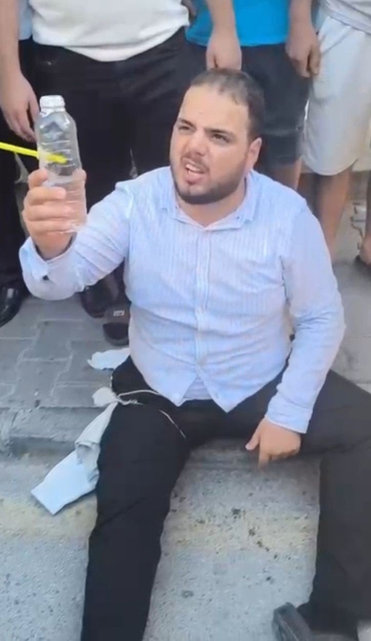 Cami Müezzini Bıçaklandı: O Anlar Kamerada